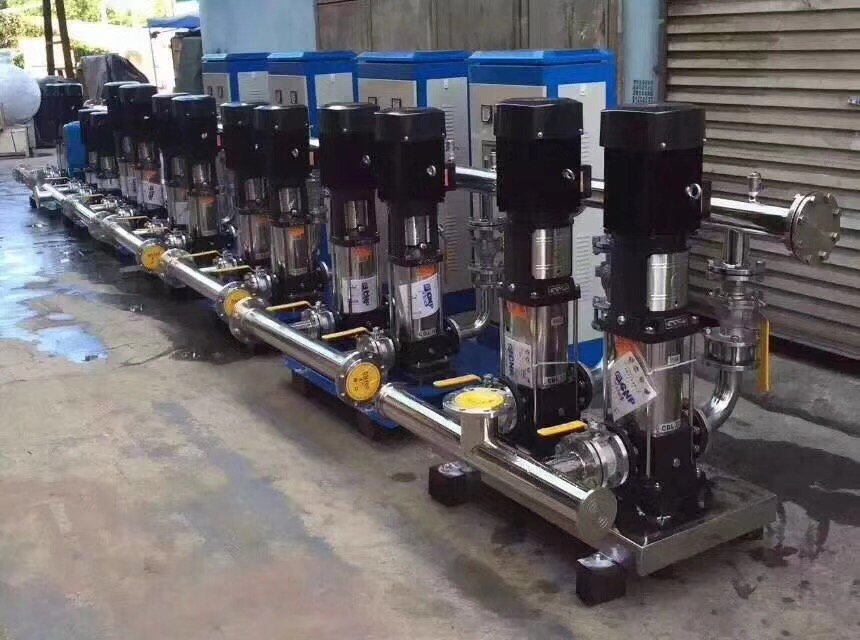 變頻器具有調(diào)壓、調(diào)頻、穩(wěn)壓、調(diào)速等基本功能，應(yīng)用了現(xiàn)代的科學(xué)技術(shù)，可以再不改變電壓的情況下調(diào)整頻率，也可以在頻率不改變的情況下改變電壓，根據(jù)負(fù)載需要調(diào)整轉(zhuǎn)速，價格雖貴但性能良好，結(jié)構(gòu)復(fù)雜但使用簡單，是現(xiàn)代控制異步交流電動機(jī)啟動運(yùn)行優(yōu)秀的設(shè)備。